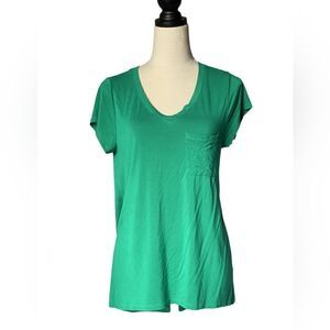Cable & Gauge Green V-Neck Swing Body Pocket Tee w/Hi-Low Hem (Large)